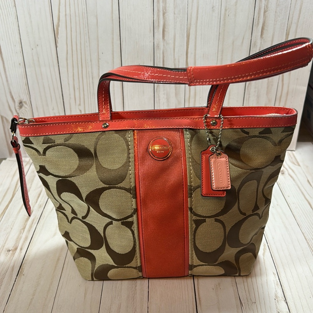 NWT - Coach Signature zip top tote